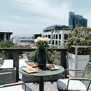 the-charles-cafe-rooms.hotels-capetown.com/