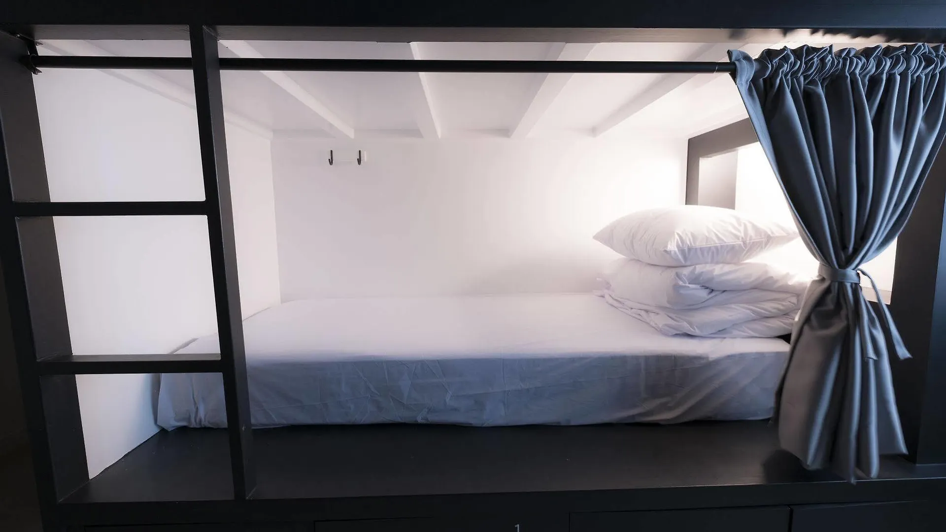 Canvas Hostel Busan 0*,  South Korea